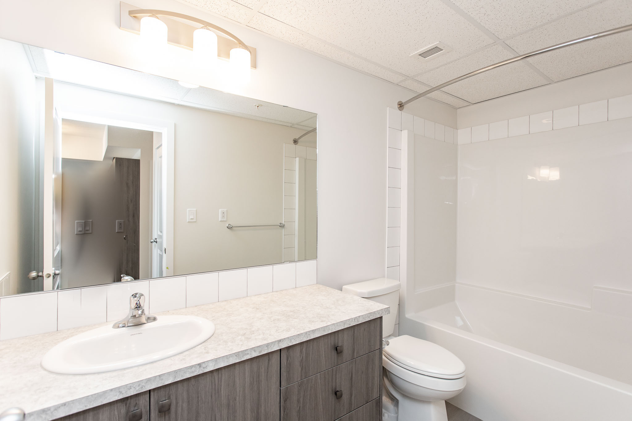 Trilogy West - 1 Bedroom, 1 Bathroom, + Den | Laebon Rental Communities